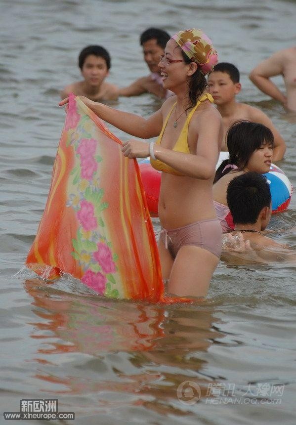 脸红了!<em>姐</em>,身材再爆好也不至于穿透明内裤<em>下海</em>