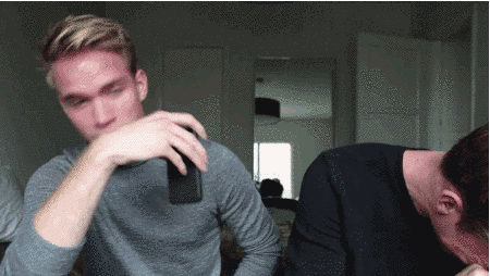 一对帅gay模特双胞胎做了一个重要的决定.