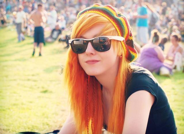 一妹子因为<em>头发</em>颜色<em>太红</em>被勒令退学,爸妈支持