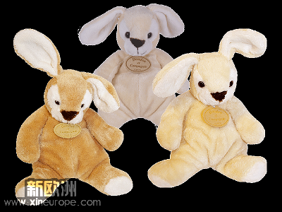 lapin couleur beige a droite sur la photo.png