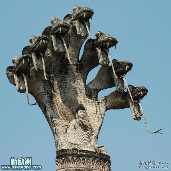 七头蛇和佛 现代雕塑.jpg