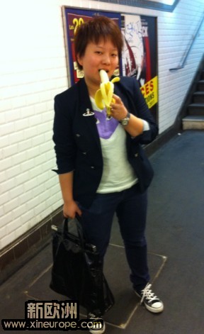 在地铁里吃香蕉