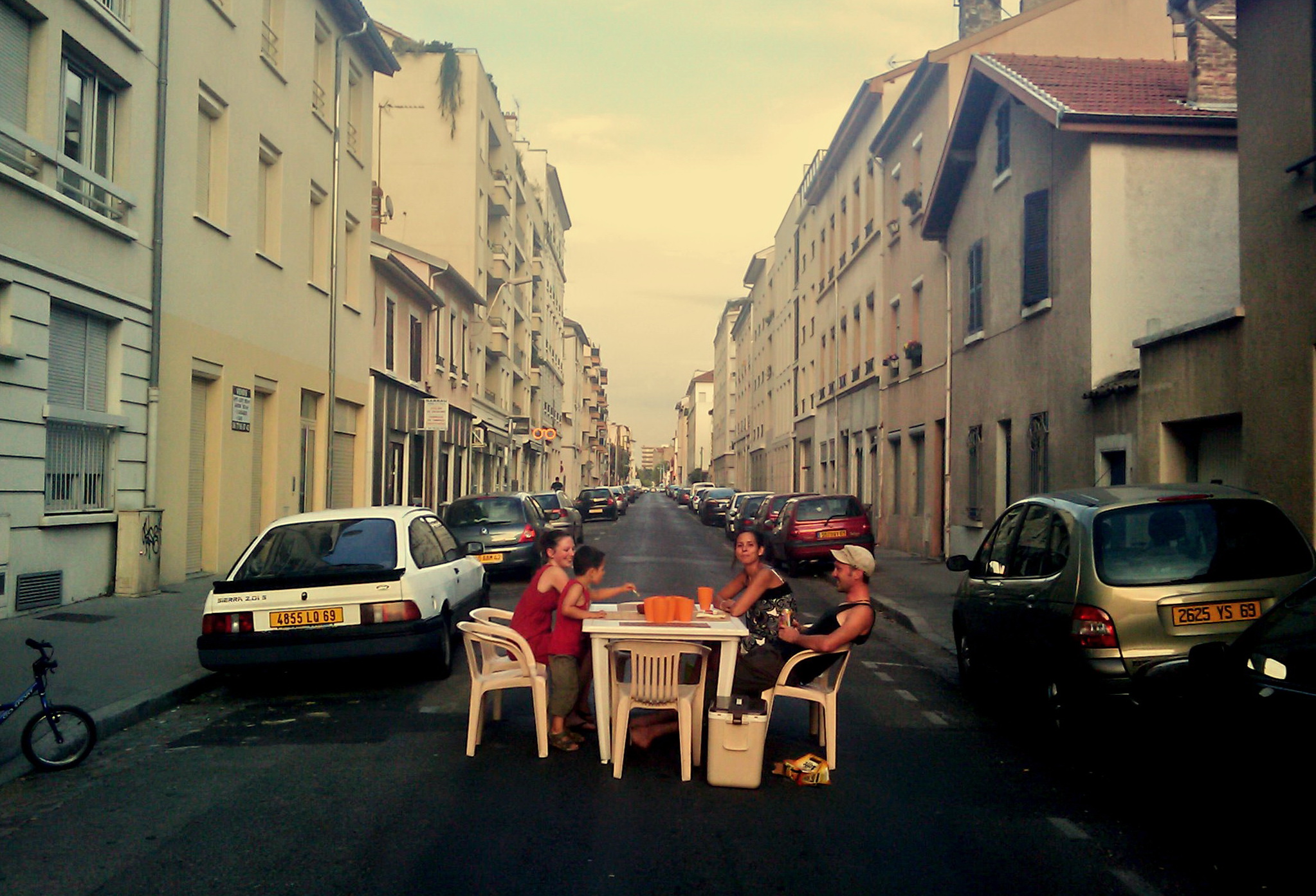 diner dans la rue, cours richard vitton, lyon, 19-08-2009.jpg