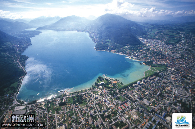 small_vue_aerienne_annecy_lac.jpg