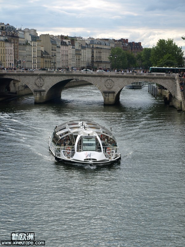 巴黎的游船。.jpg