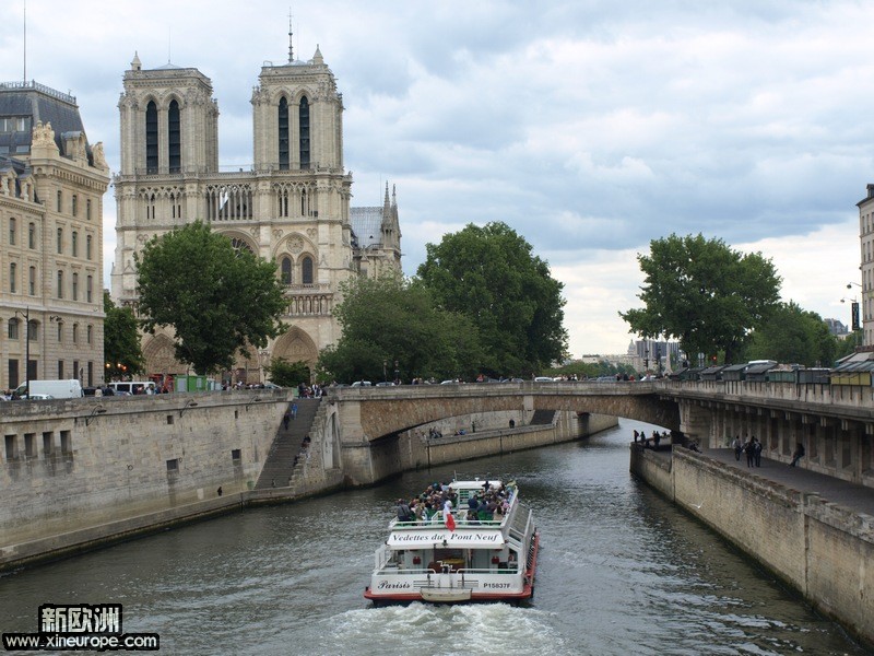 巴黎圣母院远景1.jpg