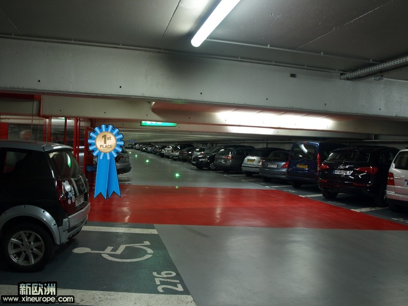 在酒店不远的地方，找到的地下停车场。.jpg