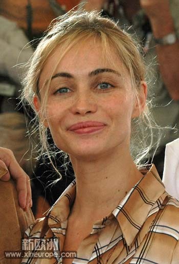 03_emmanuelle_beart.jpg