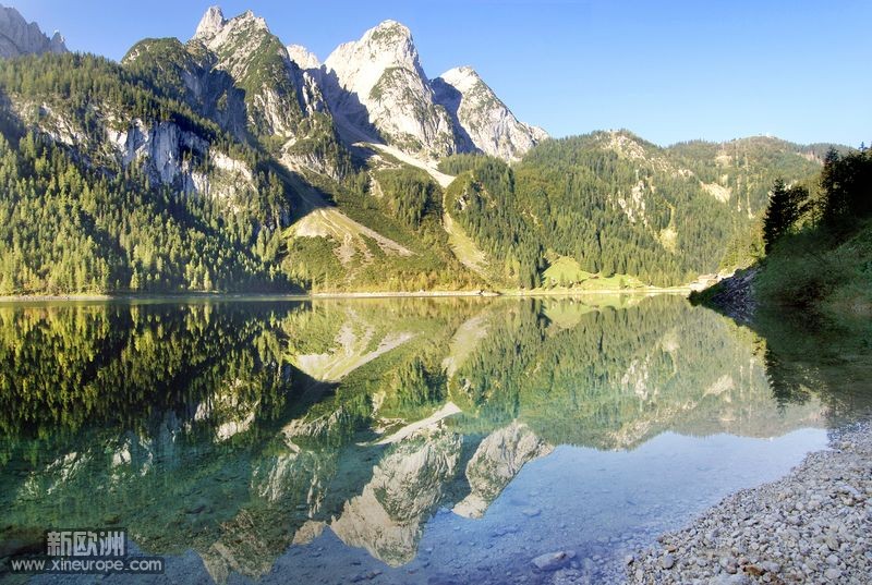 die_berge_und_seen_des_salzkammergutes_in_o_oesterreich.jpg