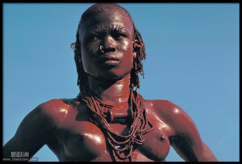 cover_pr_riefenstahl_nuba_girl_0706061134_id_35928.jpg
