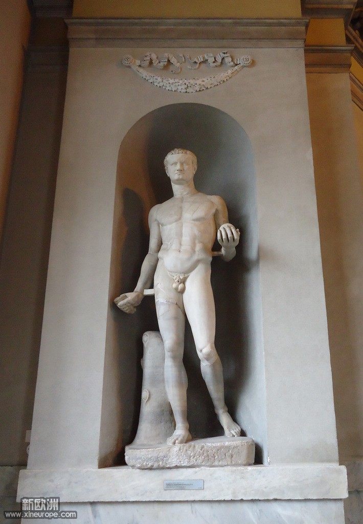 梵蒂冈博物錧内的雕象.jpg