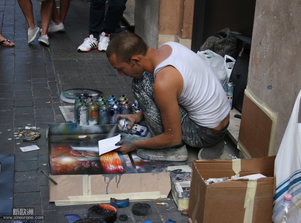街头喷画艺人，只需十多分钟就成一幅作品1。.jpg