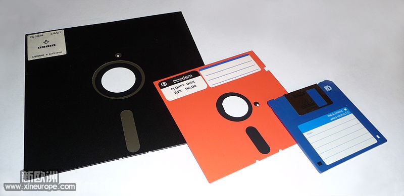 800px-Floppy_disk_2009_G1.jpg