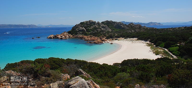 Spiaggia_rosa,_isola_di_budelli,_sardegna.jpg