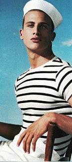 Jean-paul-gaultier-et-les-chapeaux-rolivans-marin.jpg