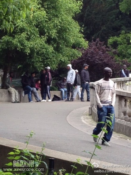 今天独身前往Montmartre，无论是缆车还是步行道都有一帮黑拦住我戴＂手链＂，最后一次.jpg