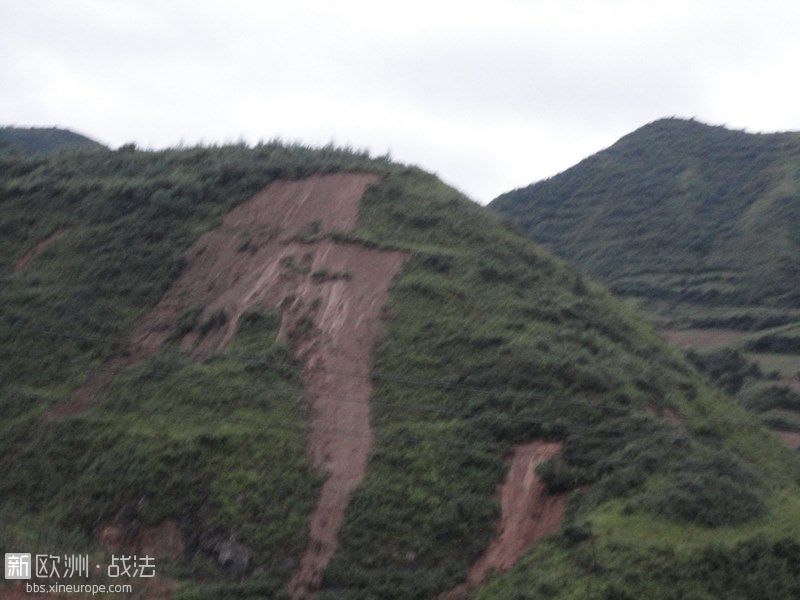 陕西境内遭遇泥石流 (3) (Copier).JPG