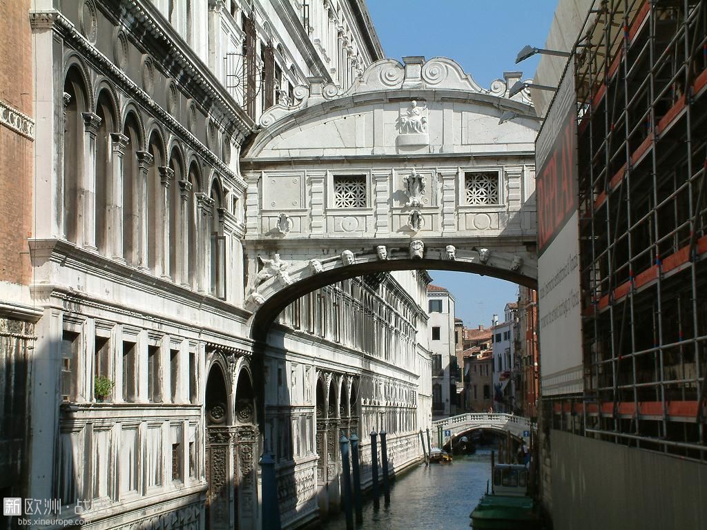 Venice,_Bridge_of_Sighs.jpg