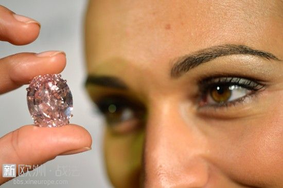 全球最大粉钻拍出5亿元创纪录 重59.6克拉