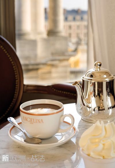 Chocolat-chaud-salon-de-the-angelina-paris-blog-hotel-gavarni.jpg