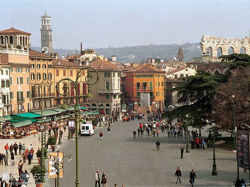 Piazza_Bra.jpg