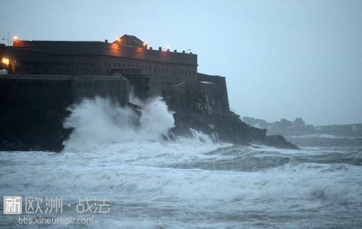 疯狂飓风使法国多地遭灾 居民生活大受影响