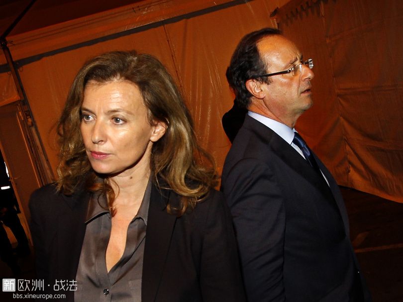 Francois-Hollande-et-Valerie-Trierweiler-au-salon-du-livre-de-Brive-La-Gaillarde.jpg