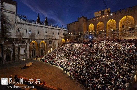 Festival-d-Avignon-2012-demandez-le-programme_portrait_w532.jpg