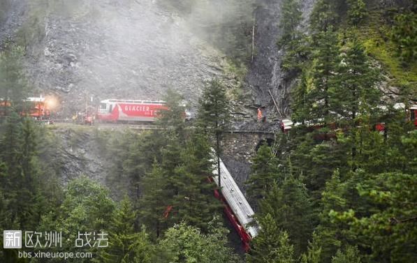 瑞士火车脱轨无人死亡 乘客齐冲向车后端防坠谷