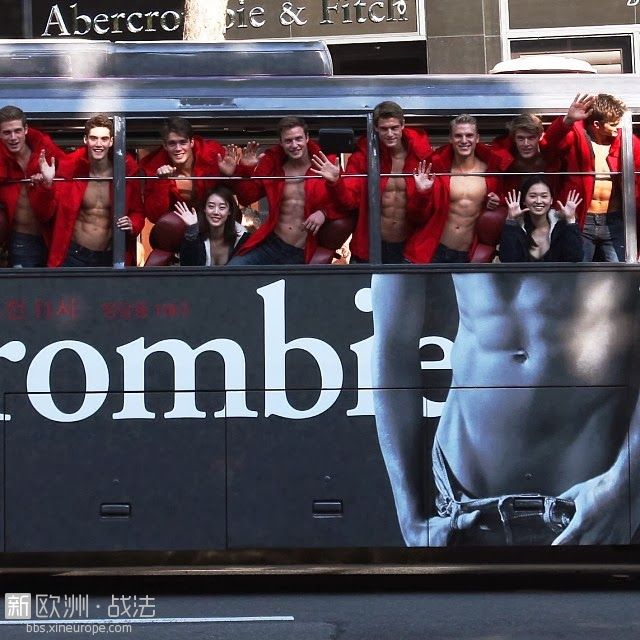 Abercrombie-&amp;-Fitch-Seoul-store-advertising-bus-2.jpg