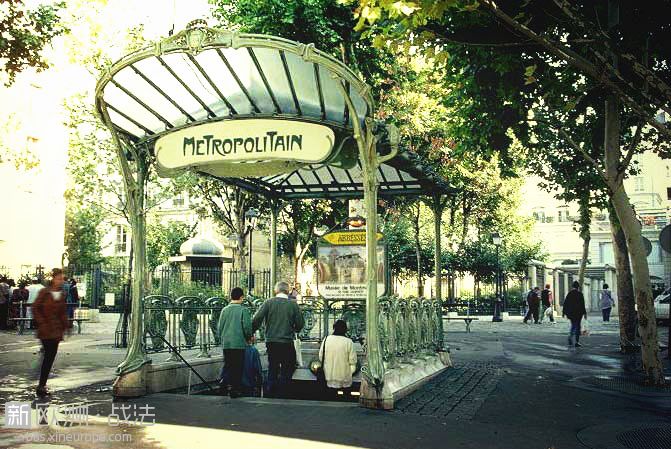 paris-metro-abbesses.jpg