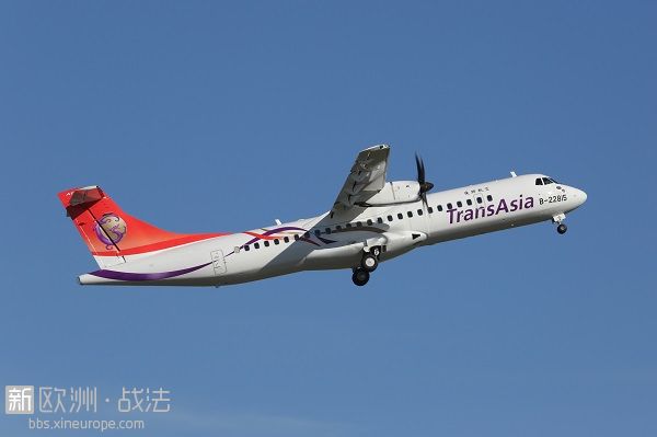 復興航空ATR72-600新機今早於松山機場首航（起飛實況非合成）.jpg