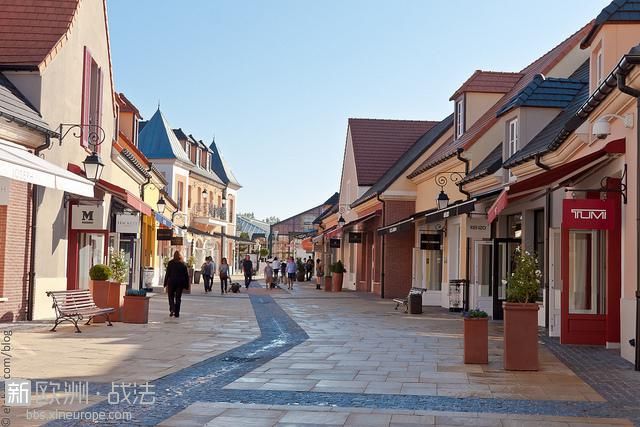 la-vallee-village-est-l-outlet-le-plus-frequente.jpg