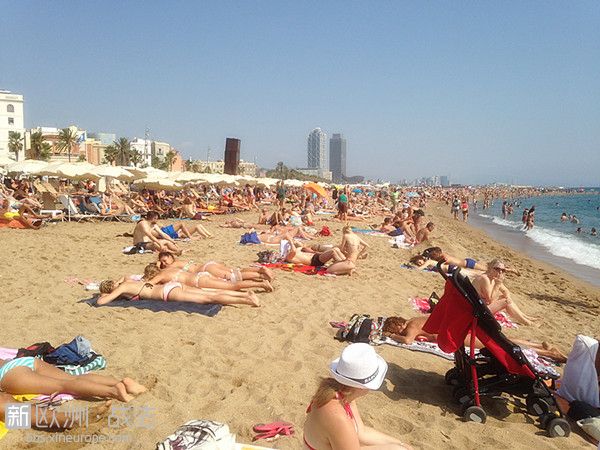 9月巴塞罗那的海滩 1.jpg