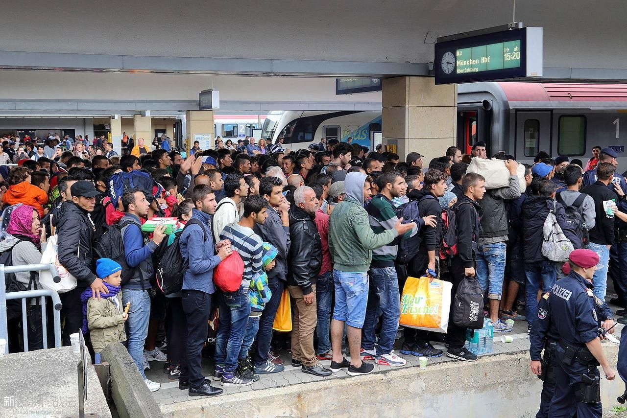 Wien_-_Völkerwanderung_am_5_Sep_2015,_Westbahnhof.JPG