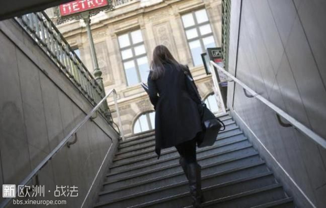 648x415_jeune-femme-metro-a-paris.jpg