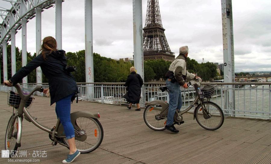 velib_bicycle_eiffel_sightseeing.jpg