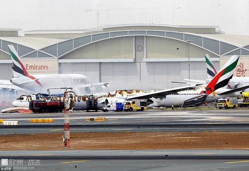 阿联酋航空300人航班紧急迫降 飞机坠向地面后爆炸！