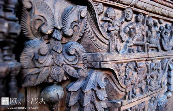 pagoda_carvings_untappedcities_paris_kalacourt-640x410.jpg