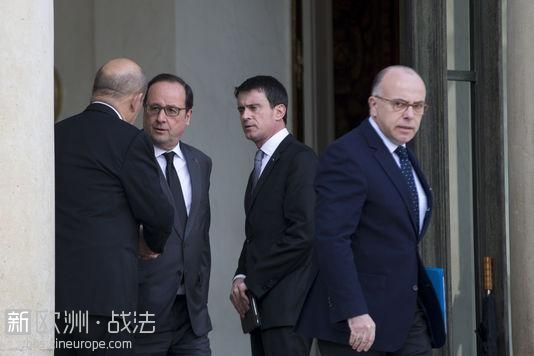 4994498_6_6d8e_jean-yves-le-drian-francois-hollande-manuel_804c4ae6cc4682266b87a.jpg