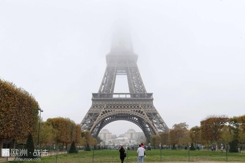 7783577418_la-tour-eiffel-dans-le-brouillard-a-paris.jpg