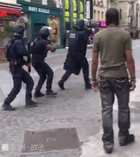 6128891_prise-otage-paris-eglise.png
