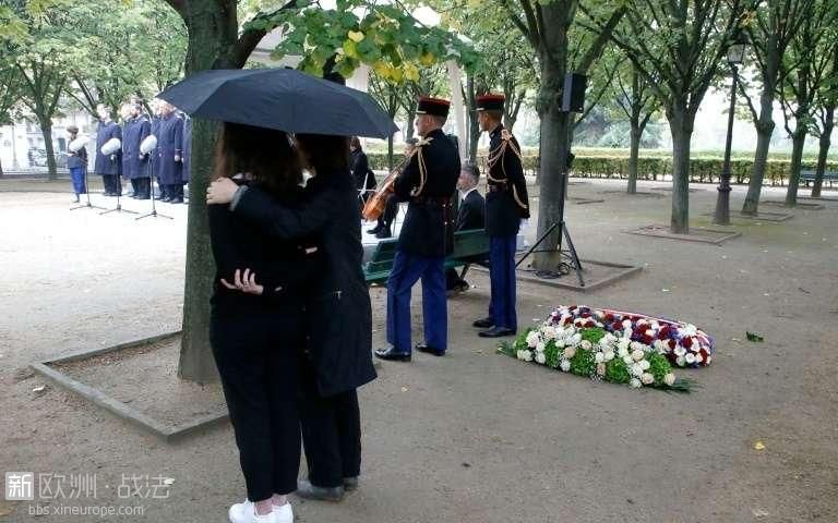 ceremonie-d-hommage-aux-victimes-des-attentats-terroristes-le-19-septembre-2016-.jpg