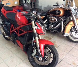 Ducati et Harley Garage.jpg