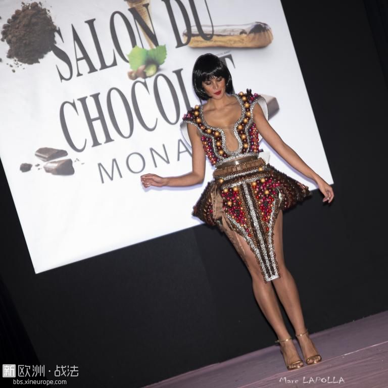 Marc-LAPOLLA-Photographe-antibes-salon-du-chocolat-2015-collection-robes-en-choc.jpg