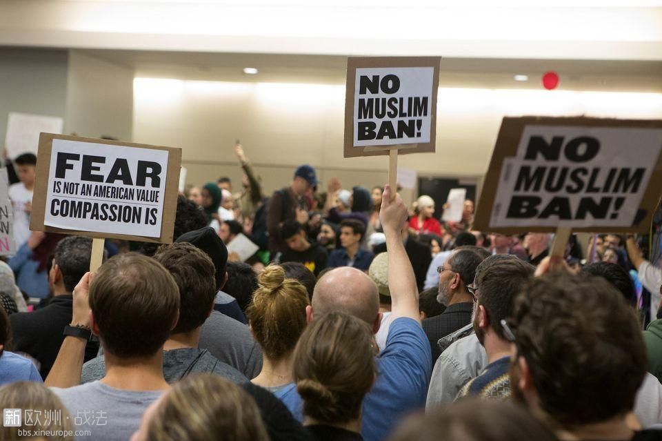 988362-decret-trump-aeroport-muslimban.jpg