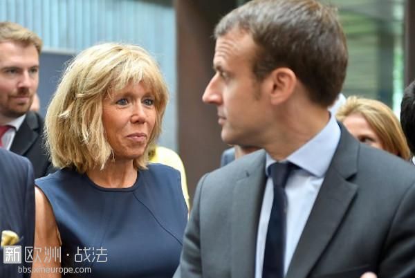 1486458879_Macron.wife.feature.afp.jpg