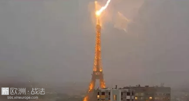 巴黎埃菲尔铁塔遭雷劈！暴风雨席卷法国北部