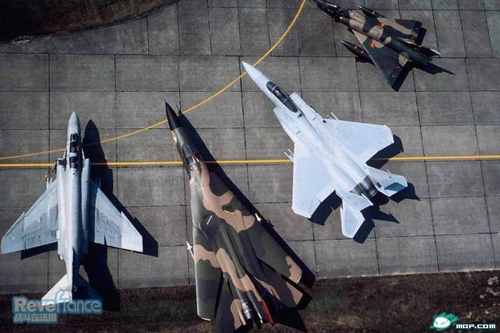 从左到右依次是F-4鬼怪,F-111,F-15鹰,幻影.jpg
