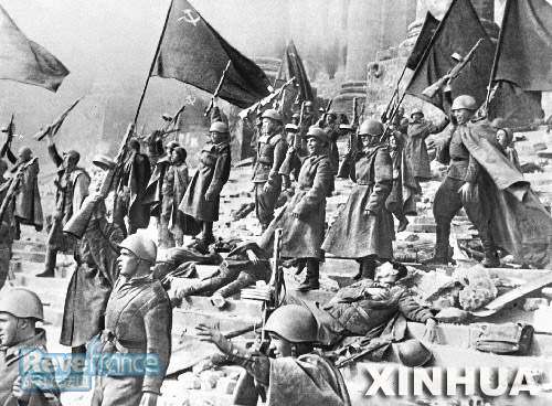 红军在国会大厦前欢呼胜利
